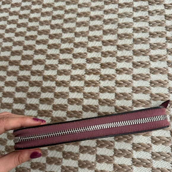 Like New Gucci Wallet - Picture 9 of 10